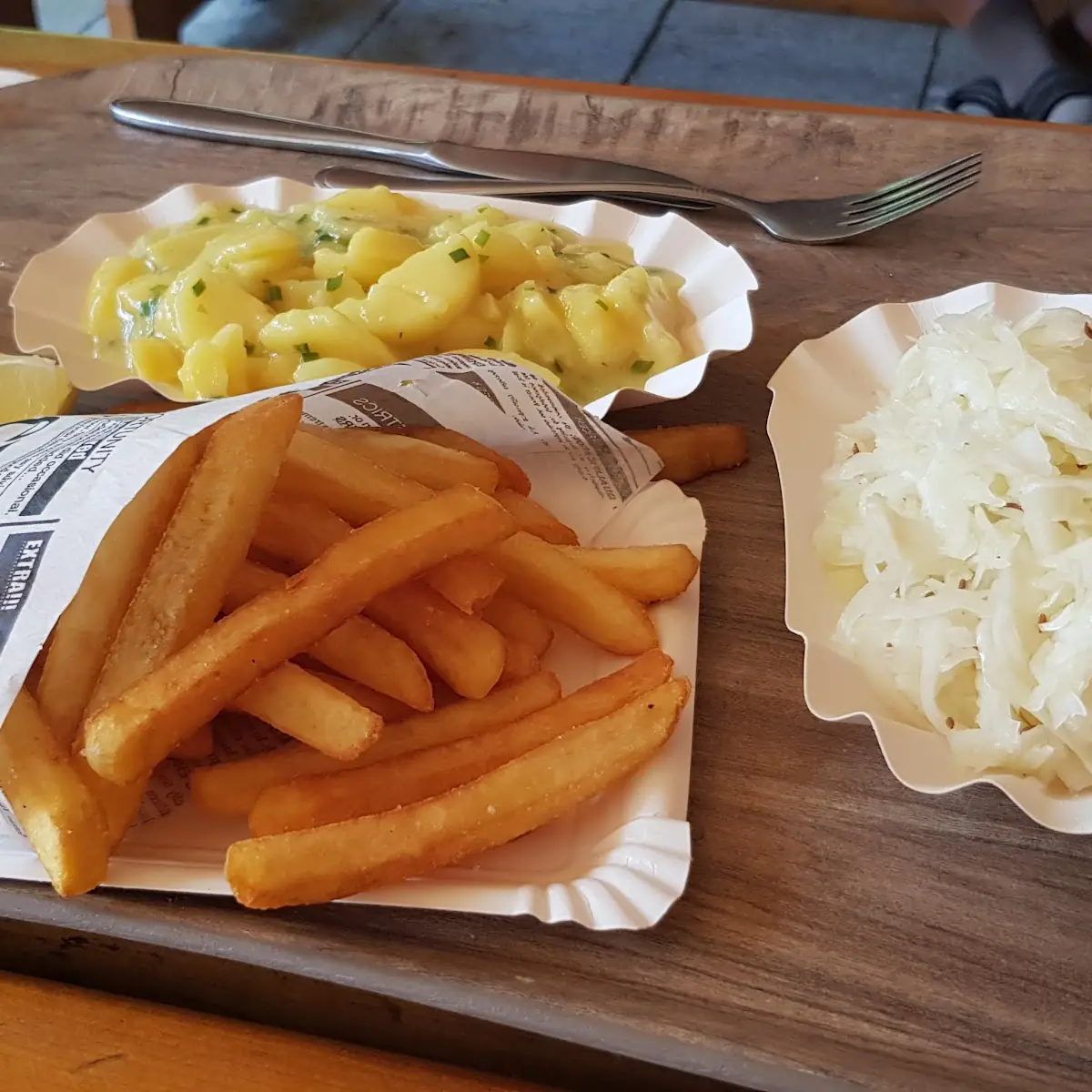 Pommes Frites Kartoffelsalat Krautsalat