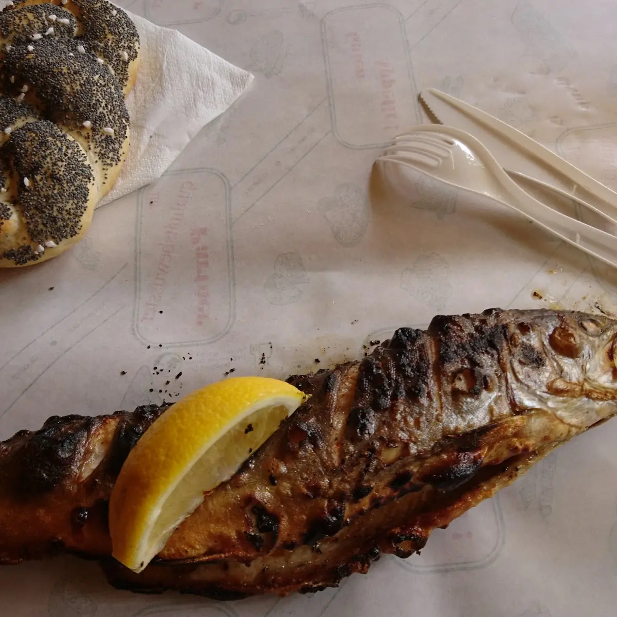 Saibling Mit Kartoffelsalat Und Knoblauchstangerl