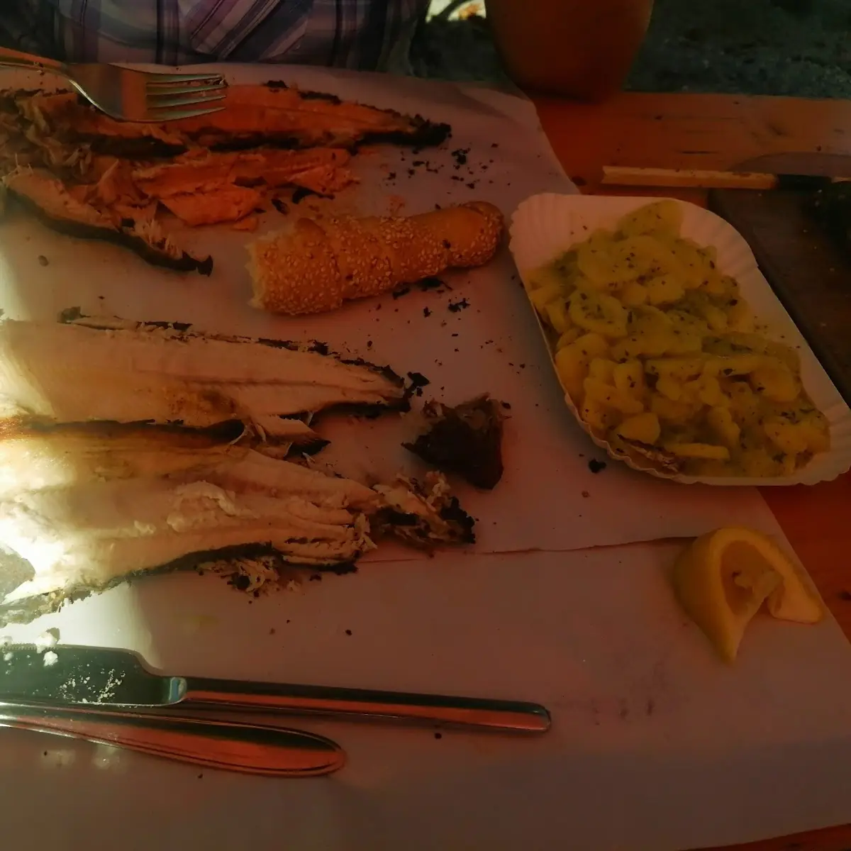 Saibling Und Forelle Kartoffel Und Krautsalat Knoblauchstangerl