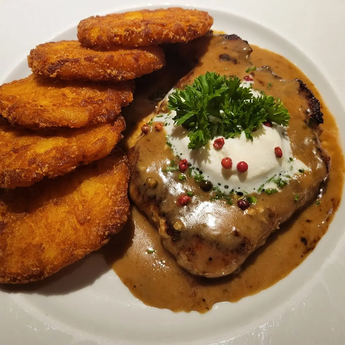 Schweinenackenstaek Mit Pfeffersauce Und Rösti