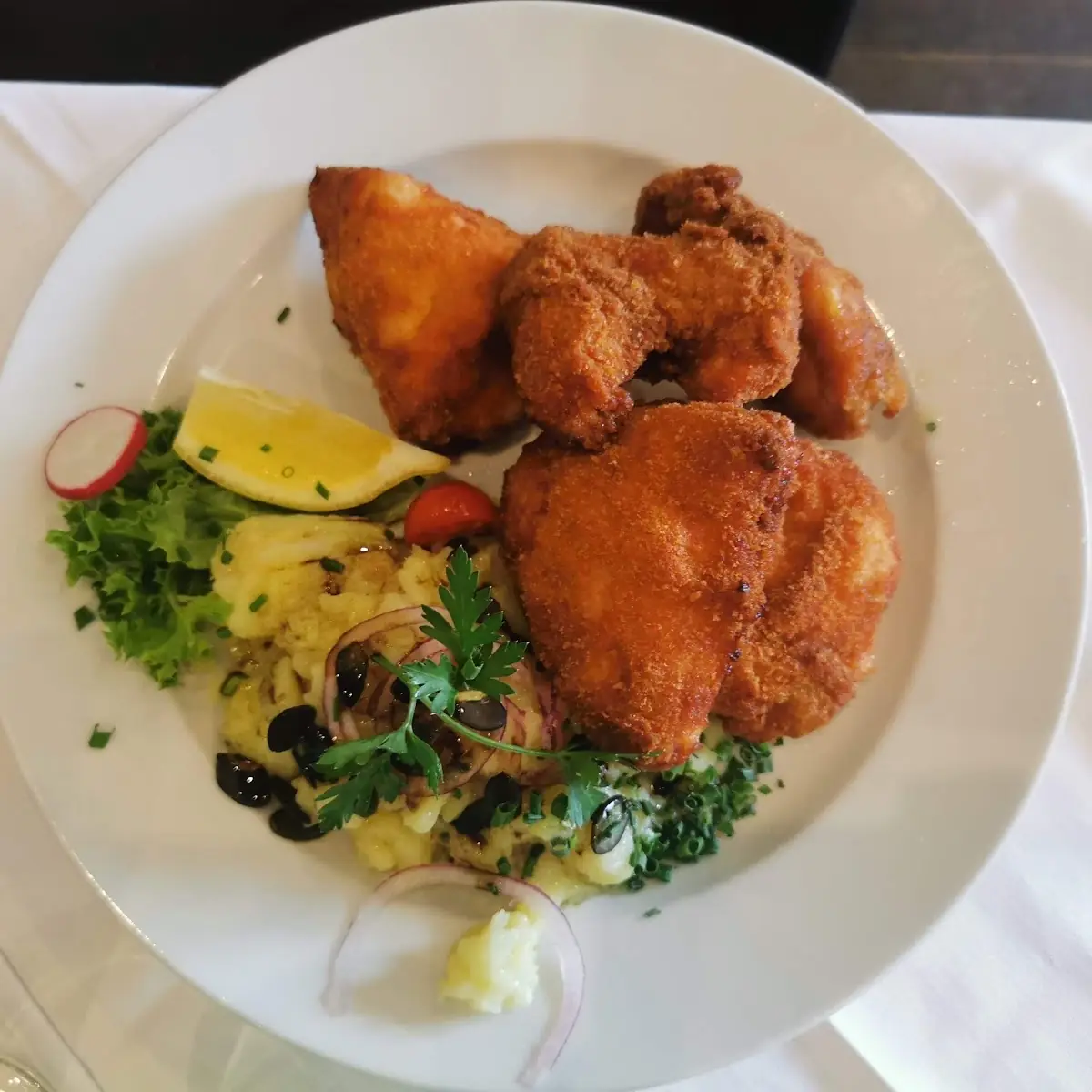Backhendl Mit Warmen Erdäpfelsalat
