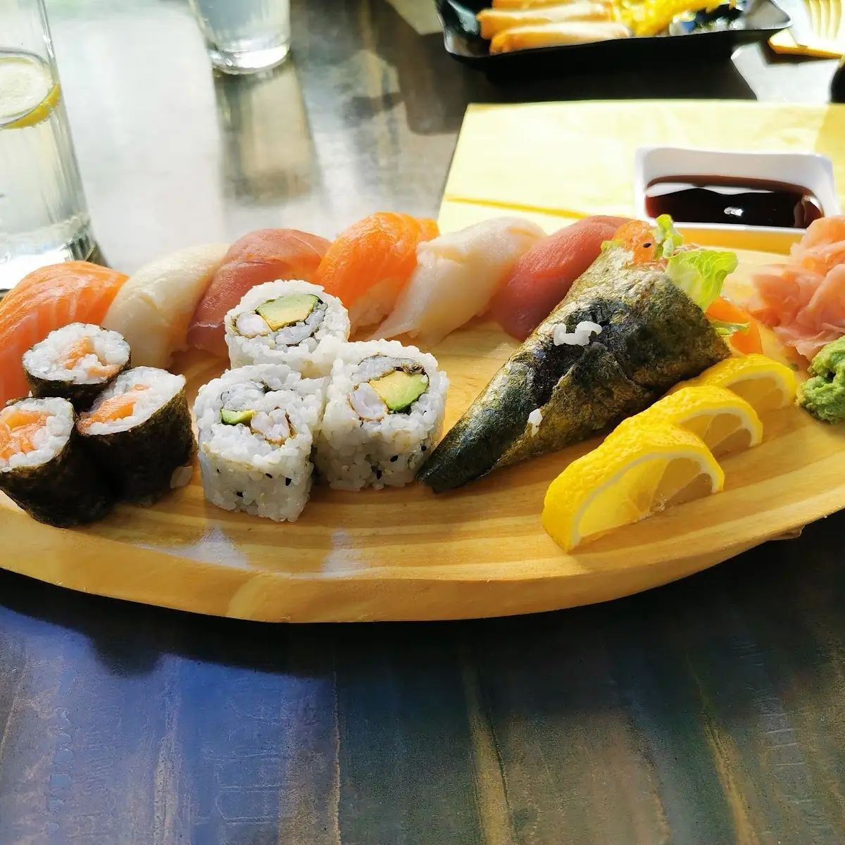 Sisters Sushiplatte
