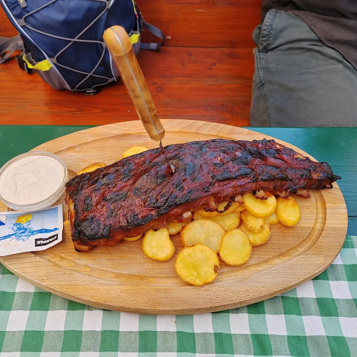 Spareribs with Roasted Potatoes and Garlic Sauce