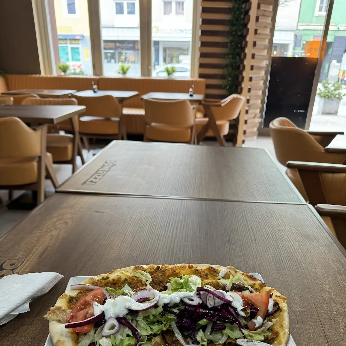 Lahmacun Dürüm Mit Salat