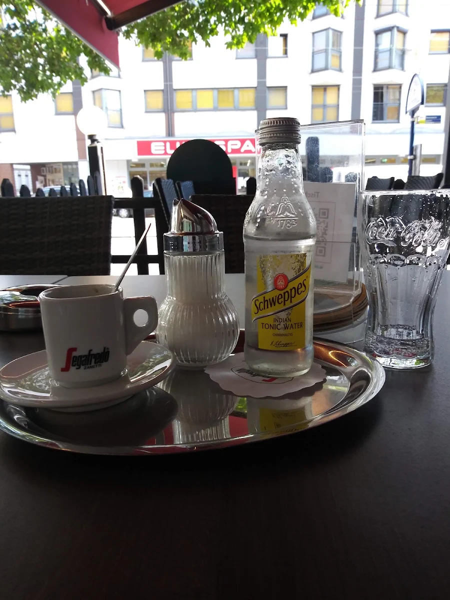 Kaffee Y Agua Tónica