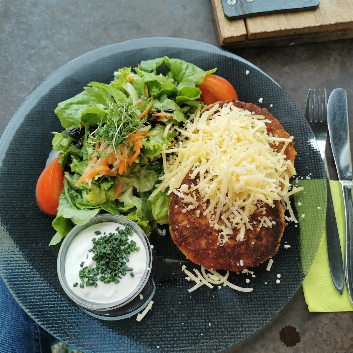 Kaspressknödel Mit Salat