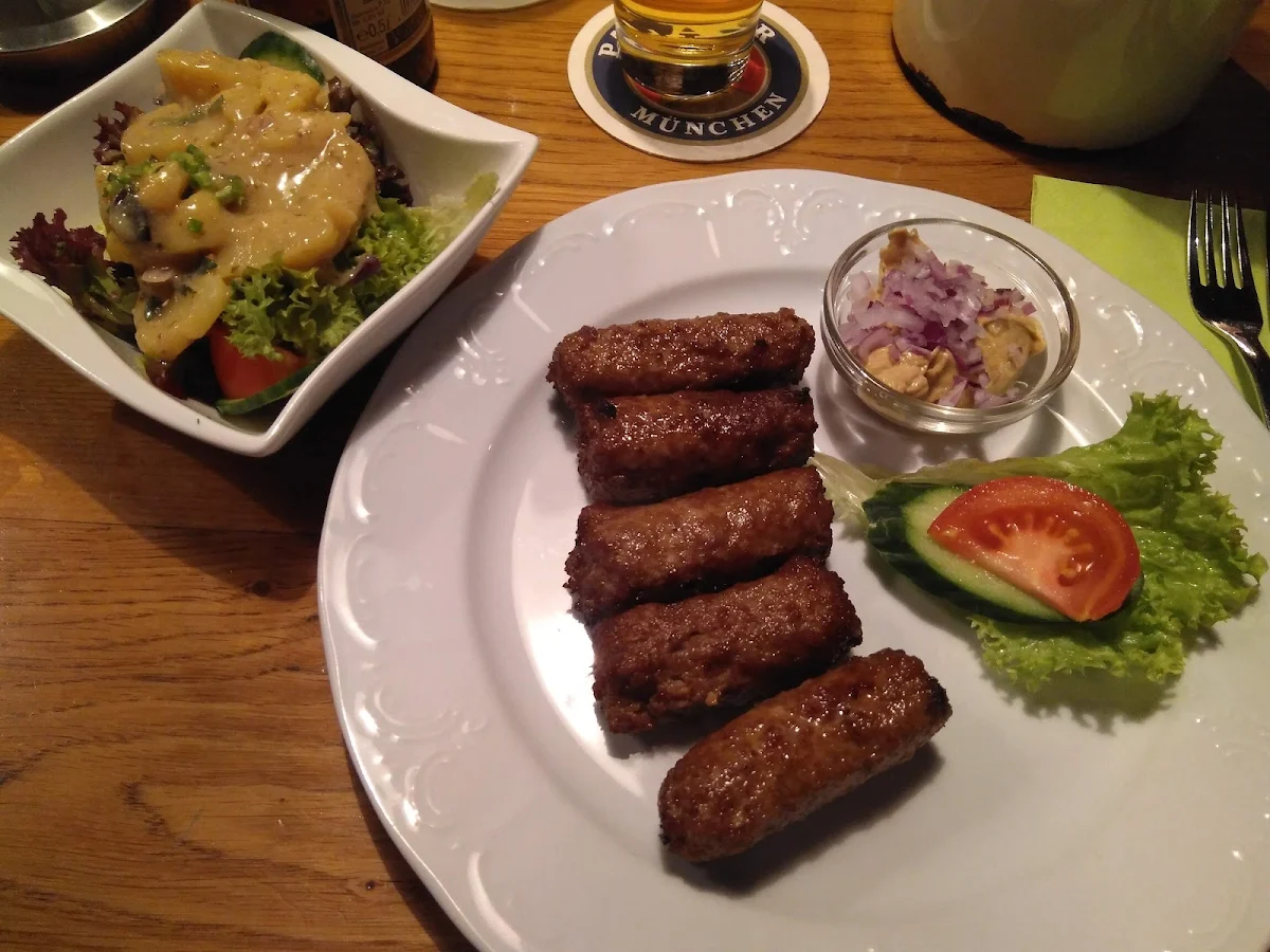 Cevapcici Mit Pommes Und