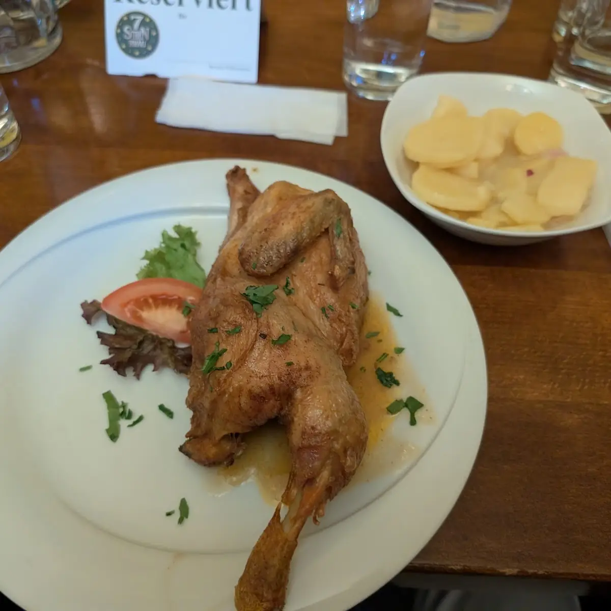 1 2 Brathänchen Mit Kartoffelsalat