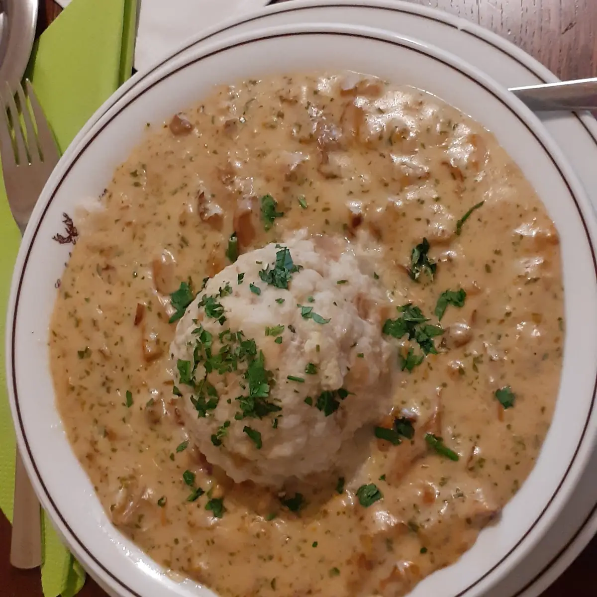 Eierschwammerlsosse Mit Semmelknödel