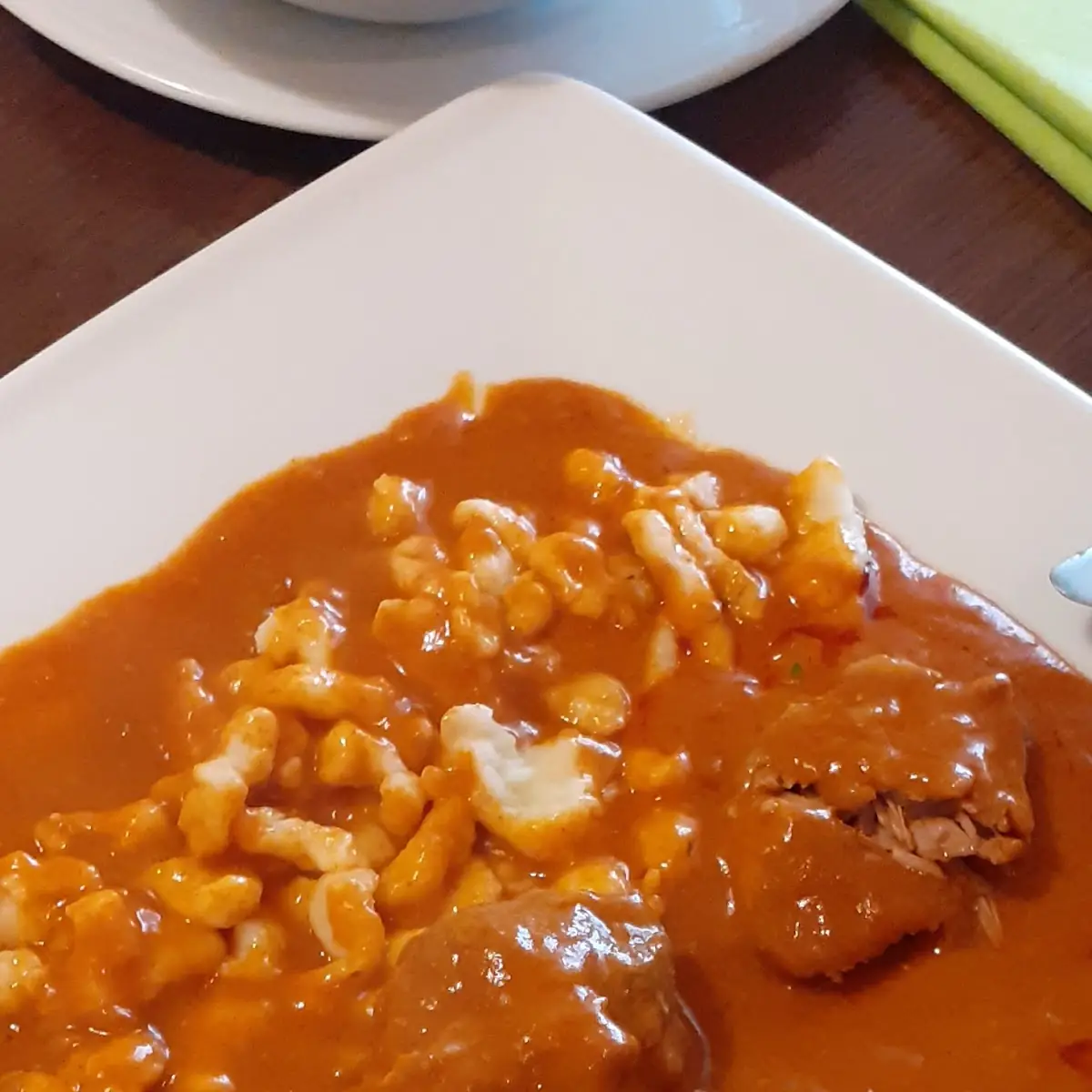 Kalbsgulasch Mit Nockerl