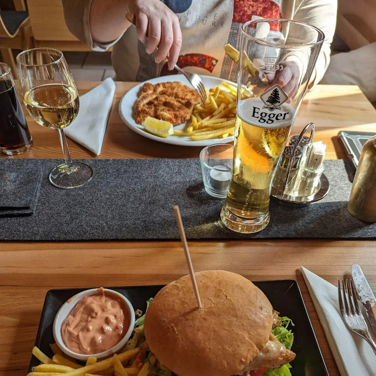 Hamburger Mit Pommes Frites
