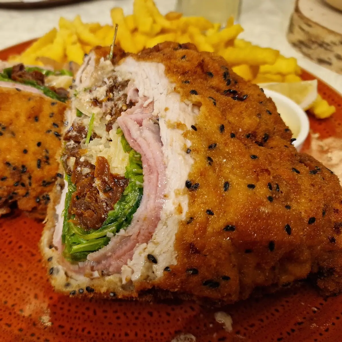 Cordon Bleu Gefüllt Mit Schinken Getrockneten Tomaten Und Trüffeln