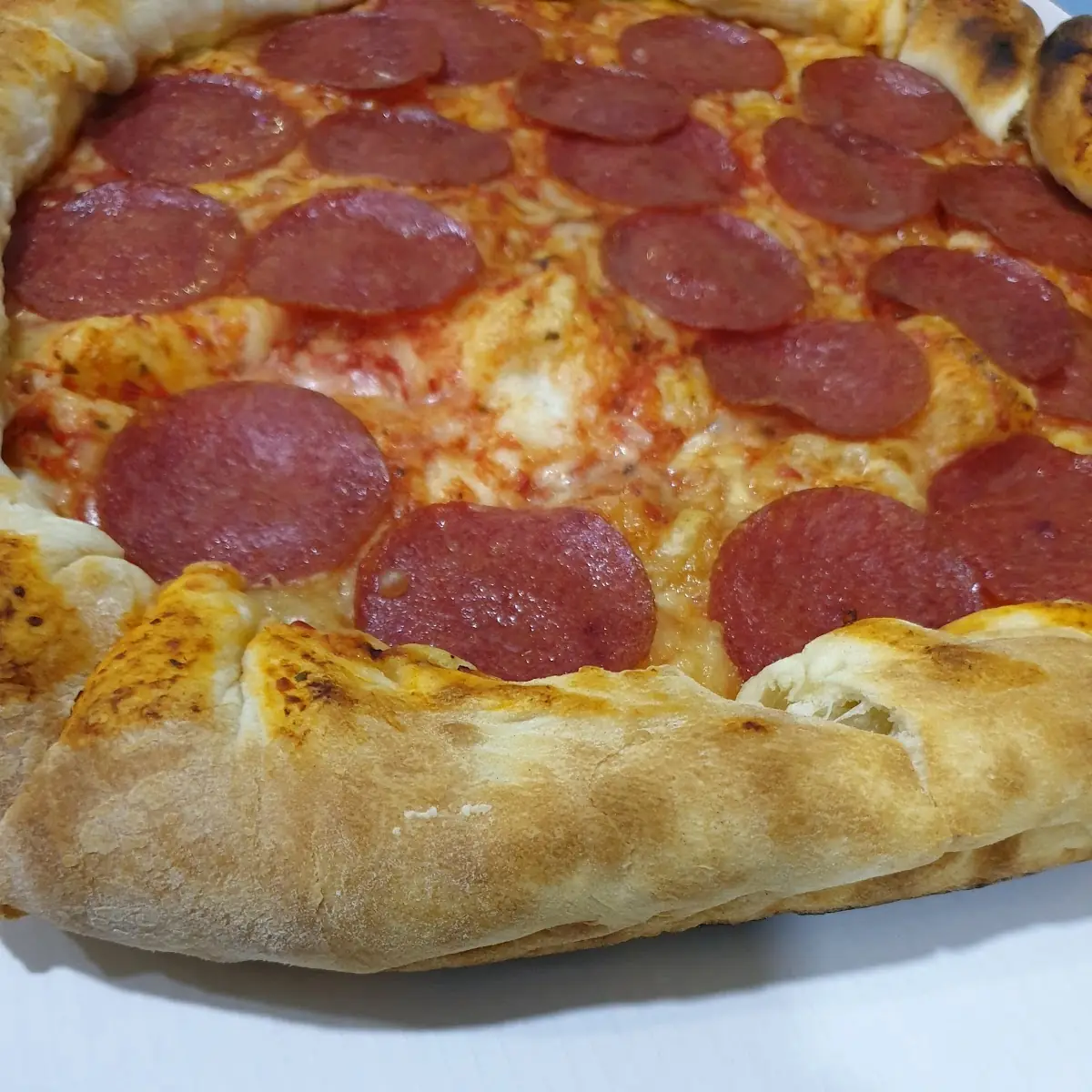 Salami Pizza