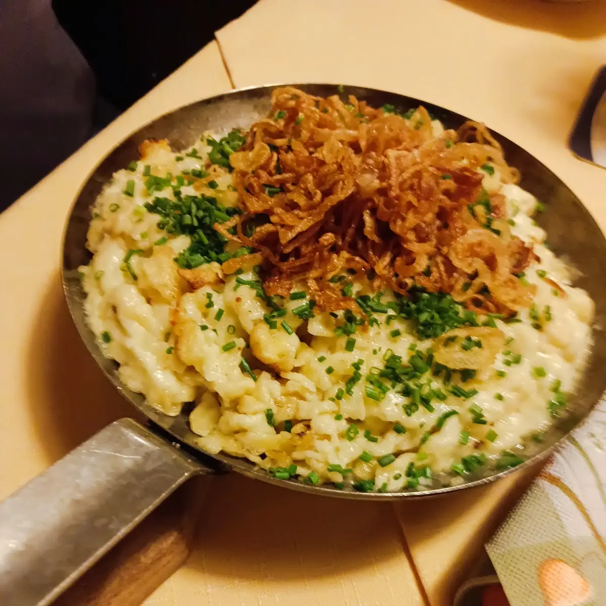 Tiroler Käsespätzle Mit Röstzwiebel
