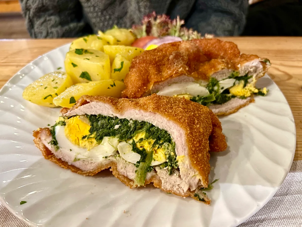 Cordon Bleu Gefüllt Mit Ei Und Blattspinat