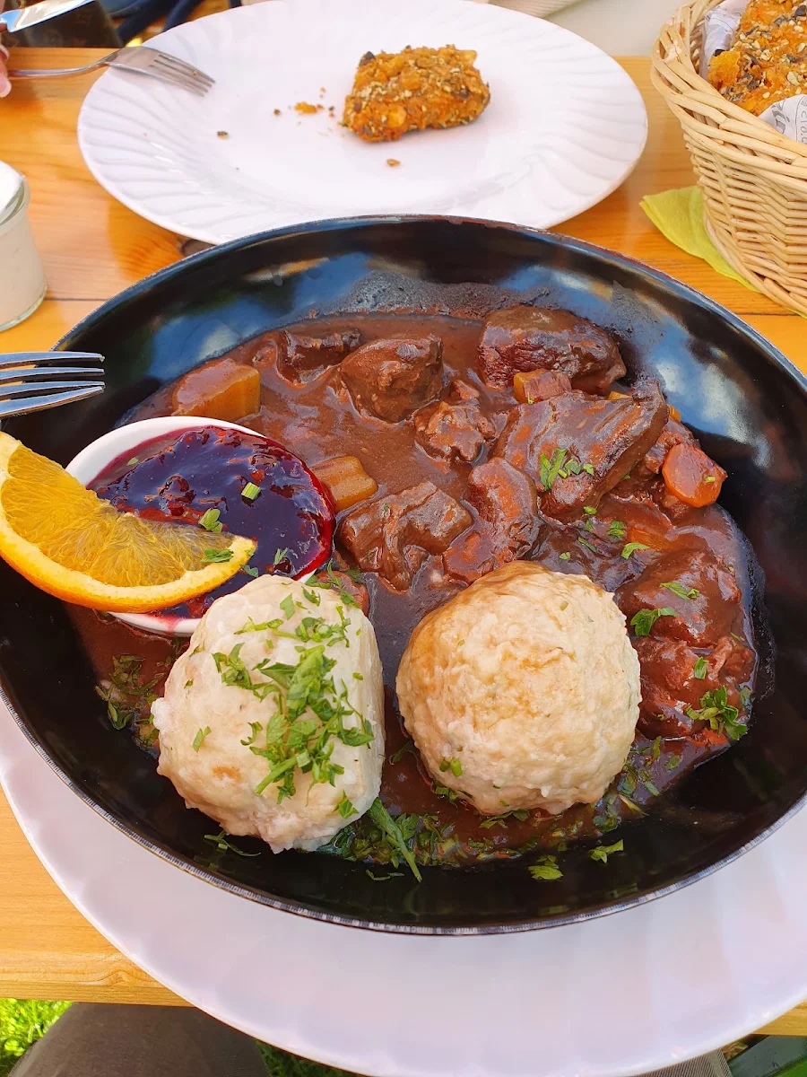 Hirschragout Mit Semmelknödel