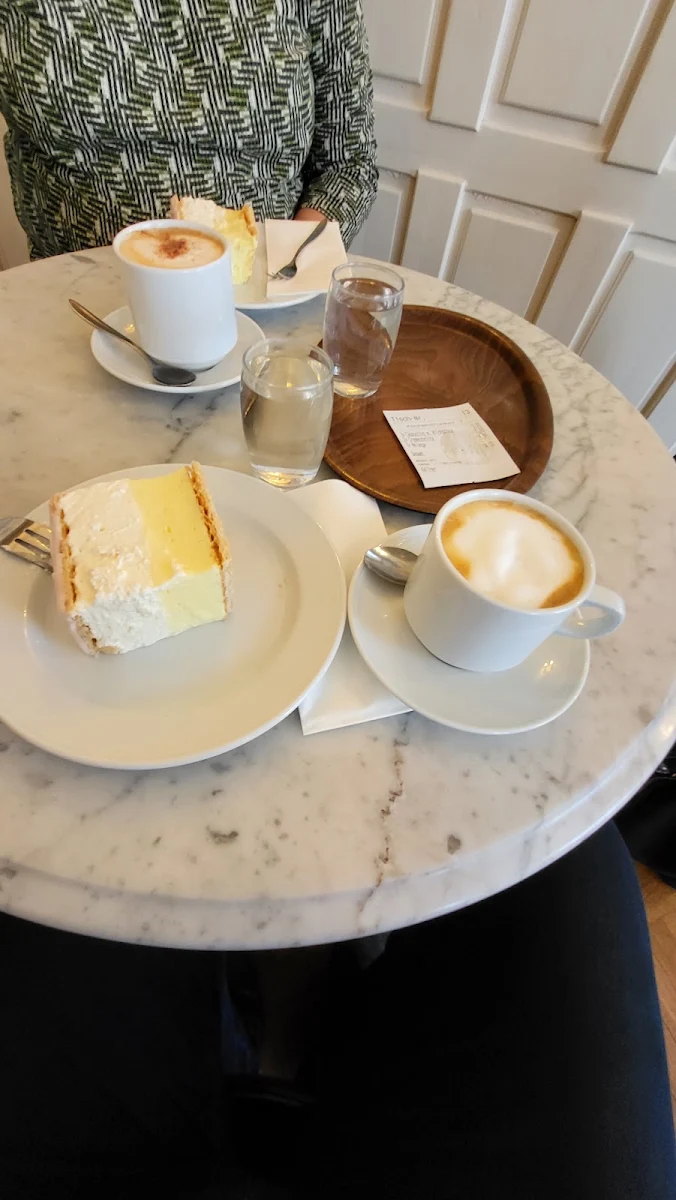 Melange Und Cremeschnitte