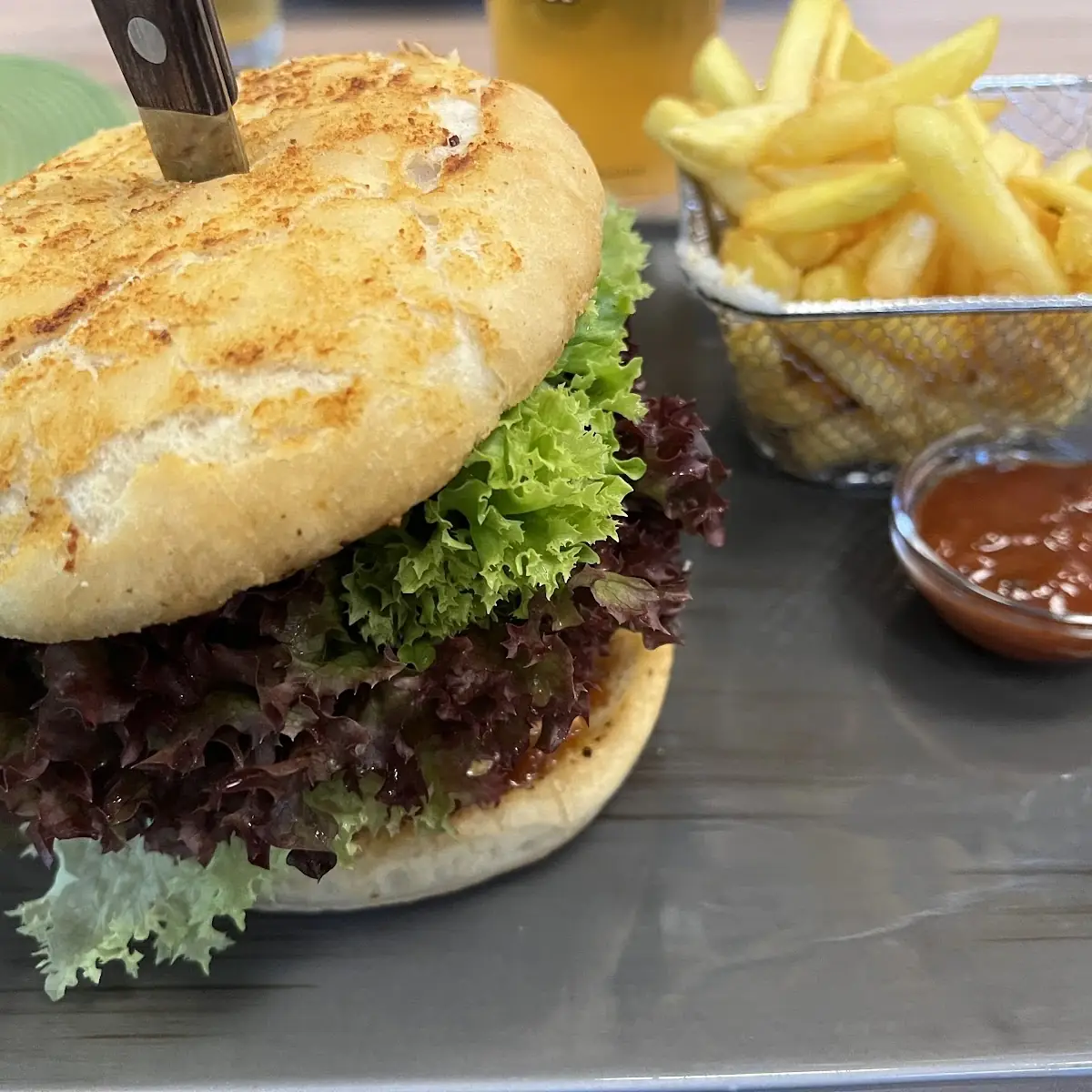 Hochoben Burger Mit Pommes