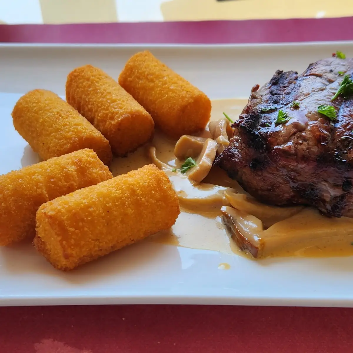 Ladysteak Mit Schwammerlsauce Und Kroketten