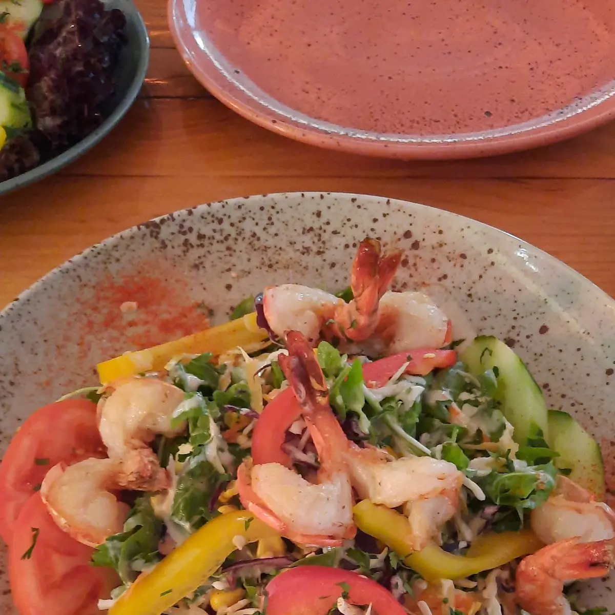 Garnelen Auf Rucola Mit Avocado