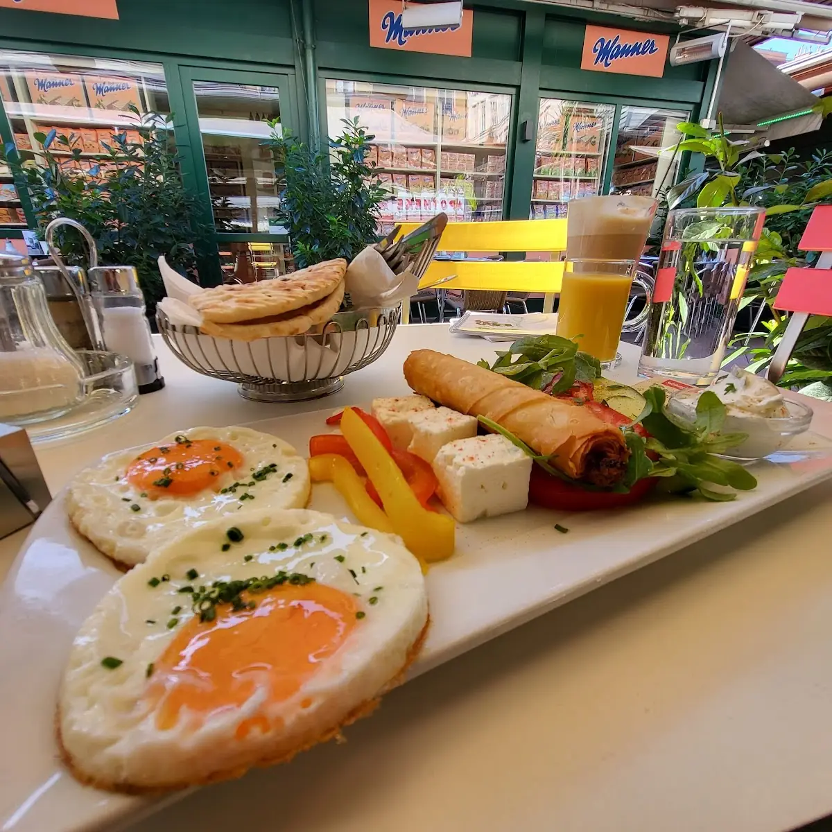 Mediterranes Frühstück Auf Dem Naschmarkt In Wien