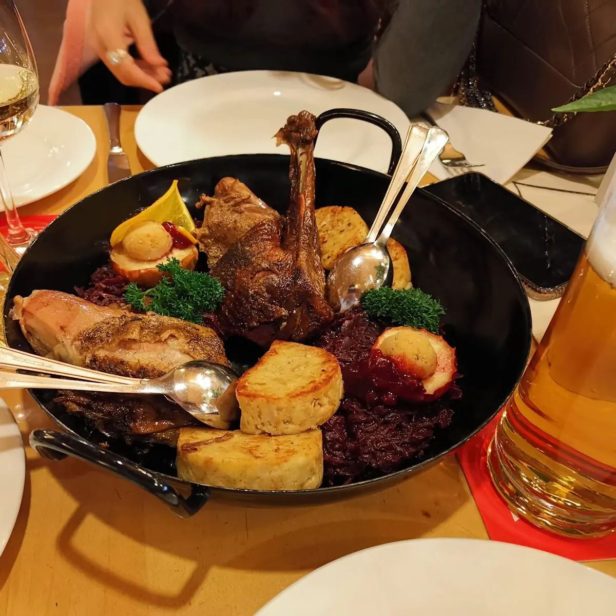 Geschmorte Lammhaxe