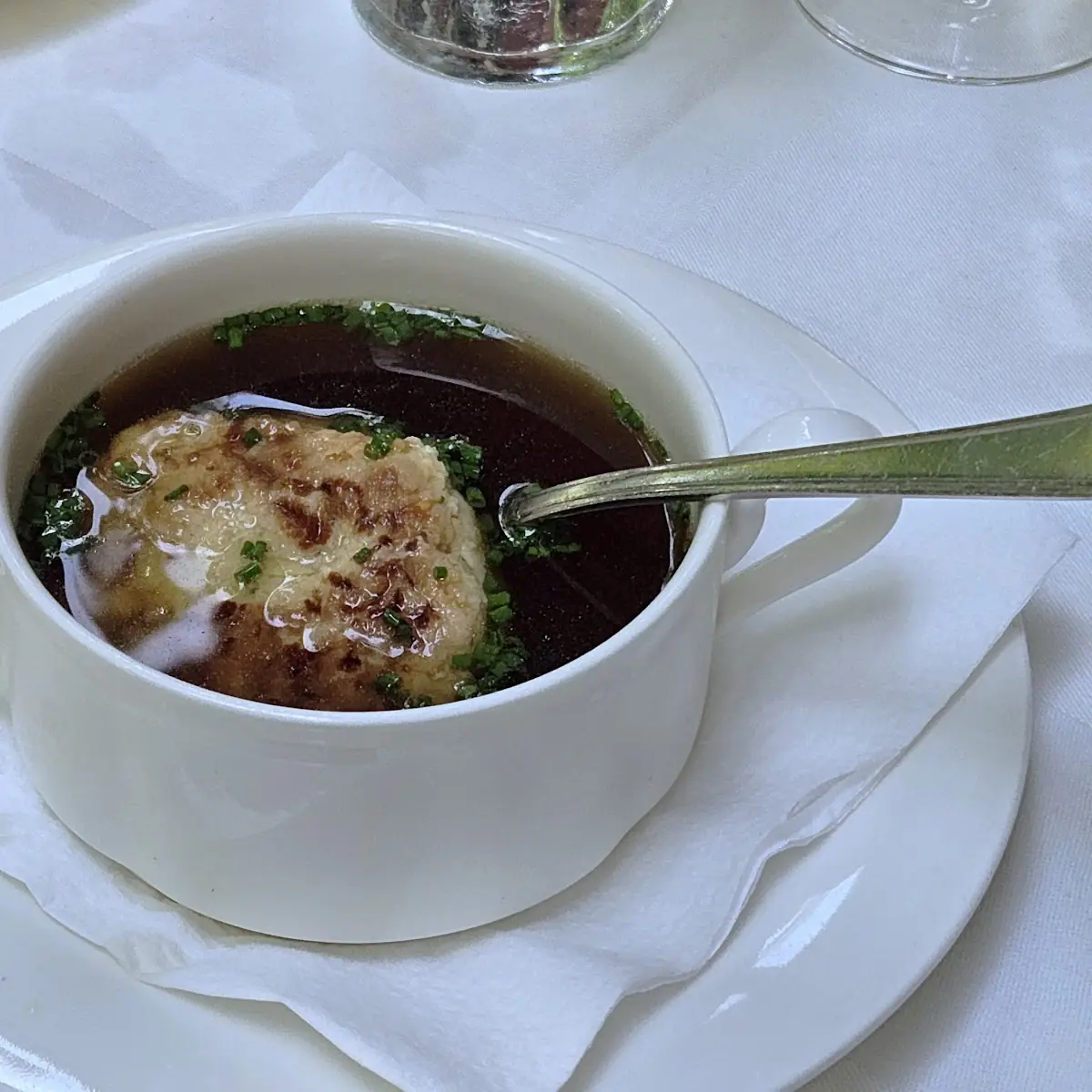 Speckknödel Suppe