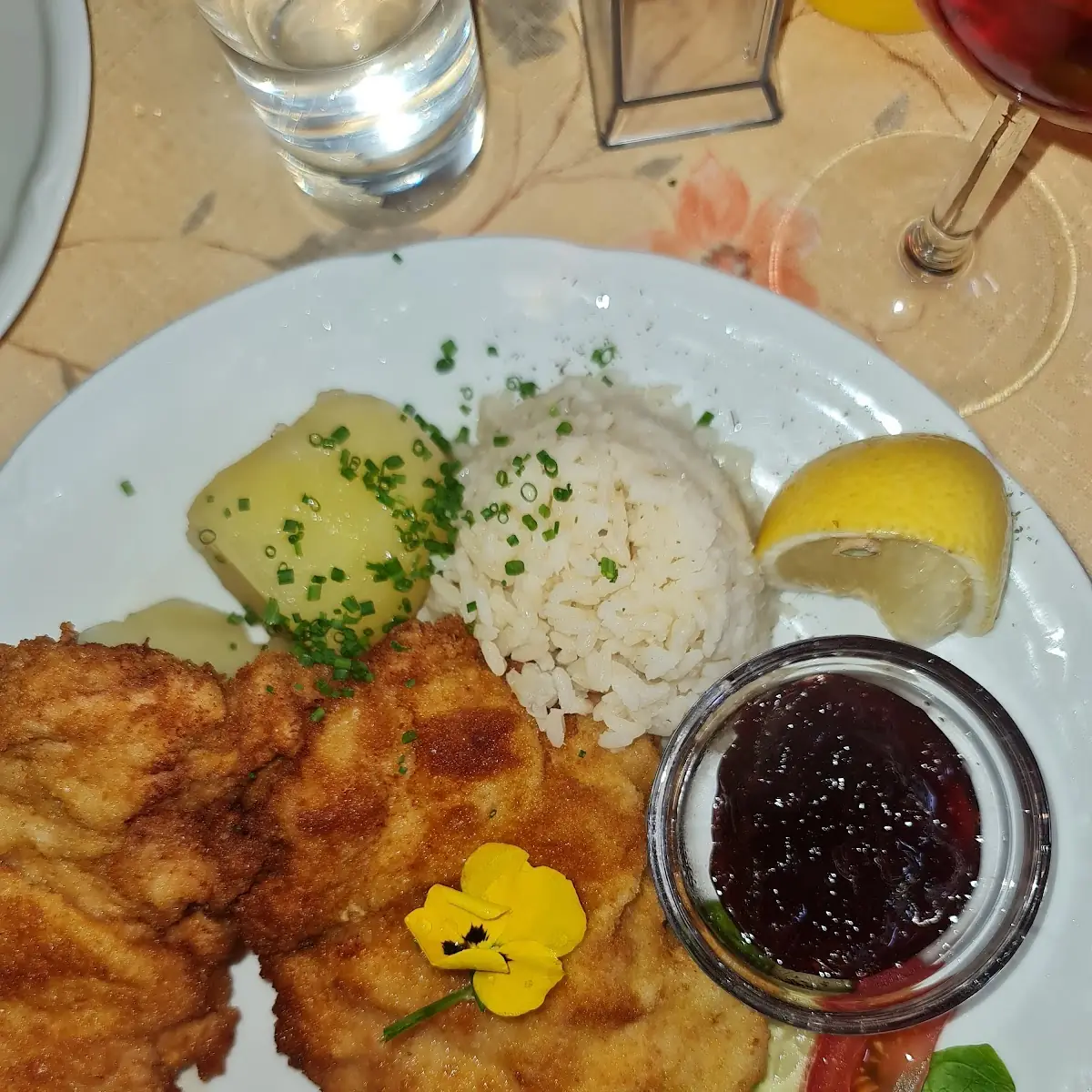 Wiener Schnitzel Mit Pommes Frites