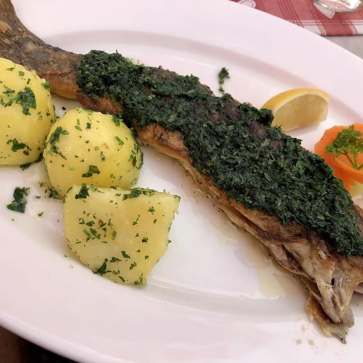 Bachsaibling Gegrillt Mit Petersiliekartoffeln