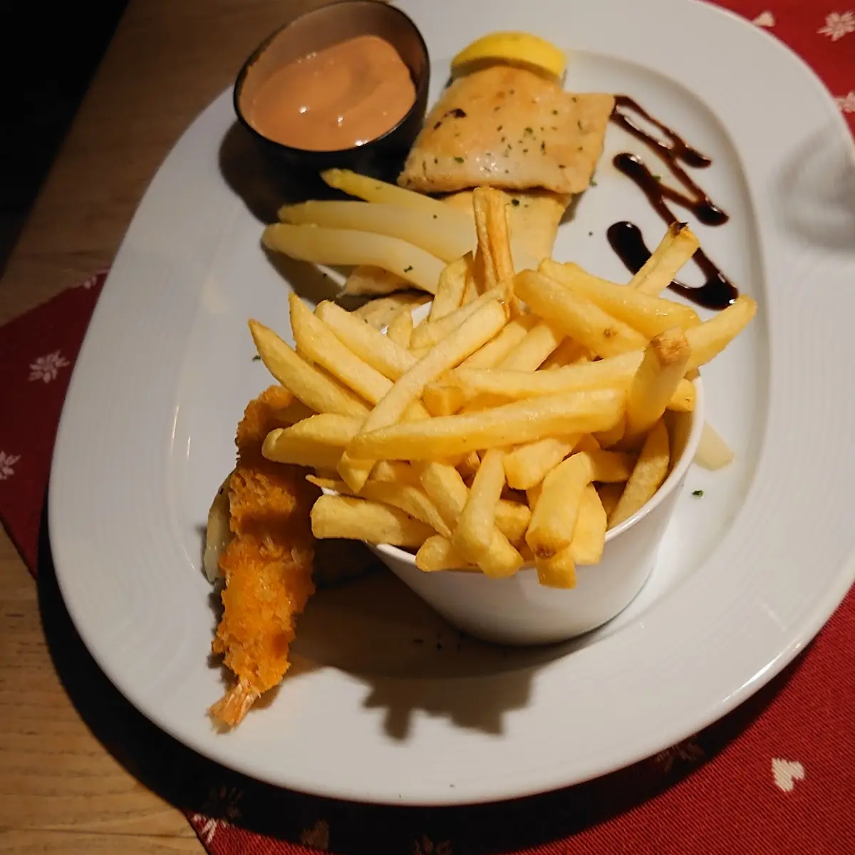 Fischmixteller Mit Pommes Frites