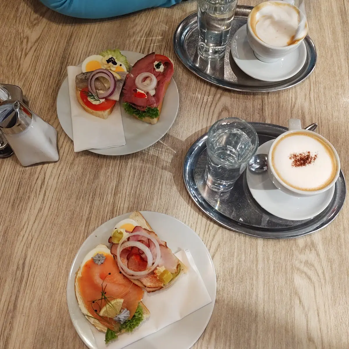 Brötchen & Cappuccino