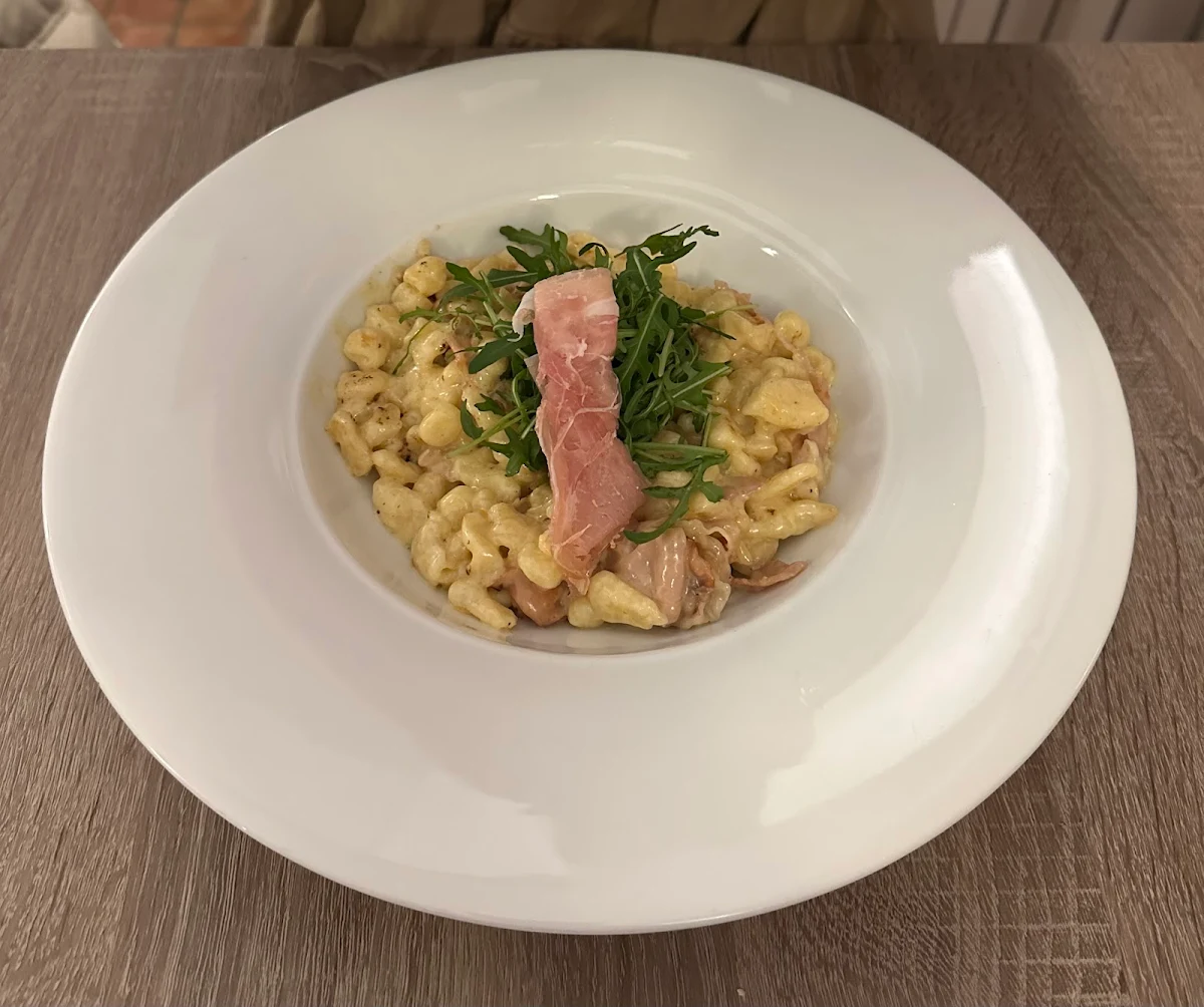 Spätzle Parma Mit Proscuitto Parmesan Und Ruccola