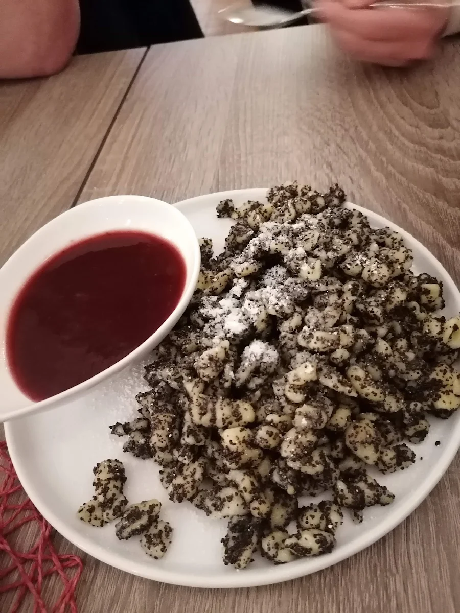Süße Spätzle Mit Mohn Mit Zwetschkenröster