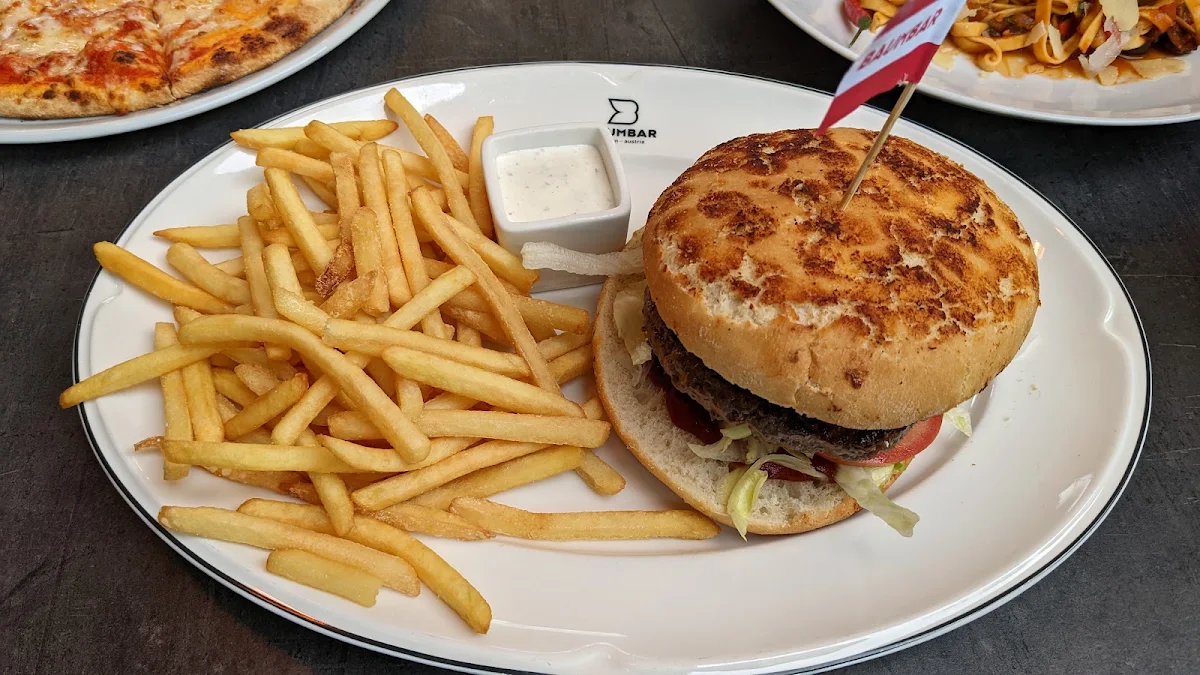 Classic Burger Mit Pommes