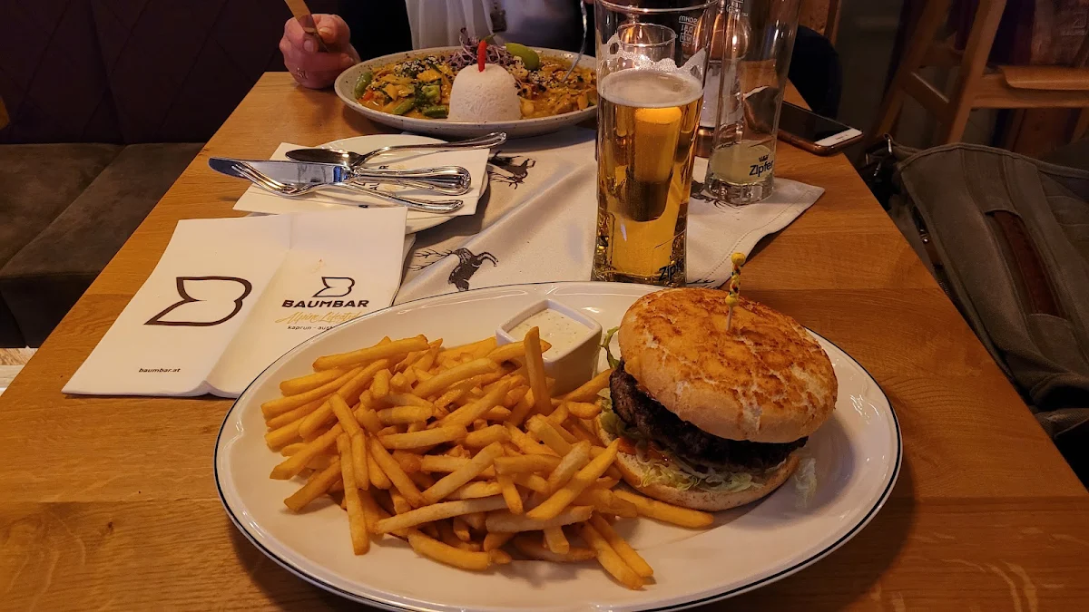 Hamburger Mit Pommes