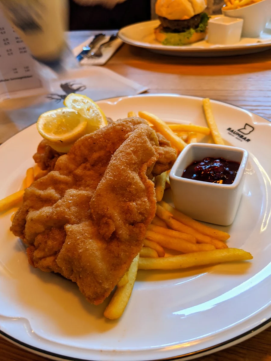 Wiener Schnitzel Mit Pommes