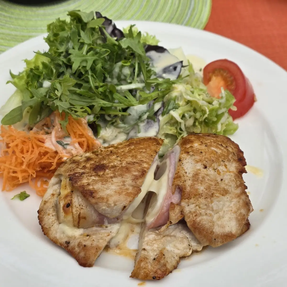 Puten Cordon Bleu Mit Salat