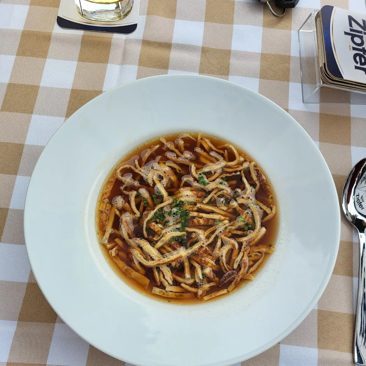 Hausgemachte Rindsuppe Mit Frittaten