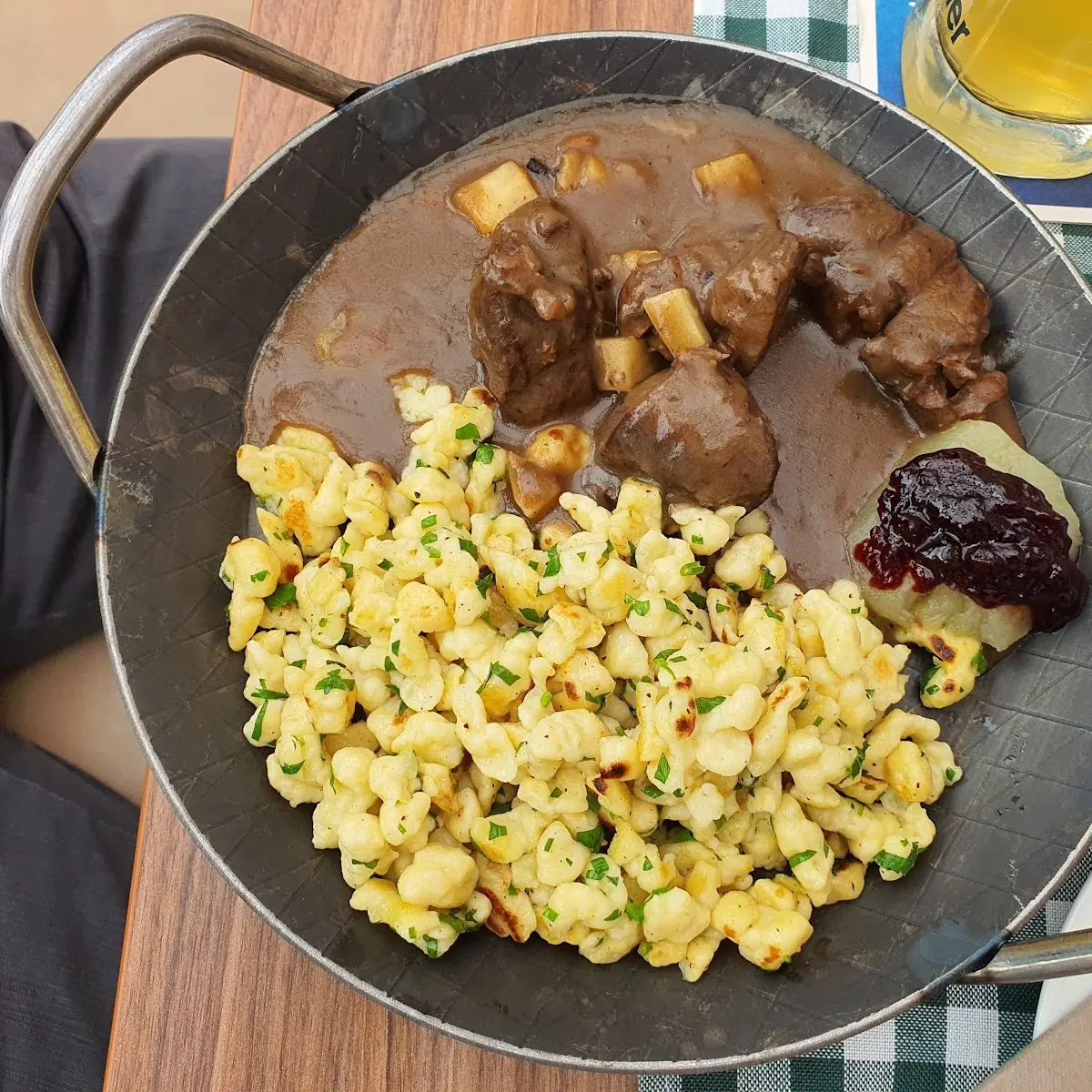 Kalbsrahmgulasch Mit Hausgemachten Spätzle
