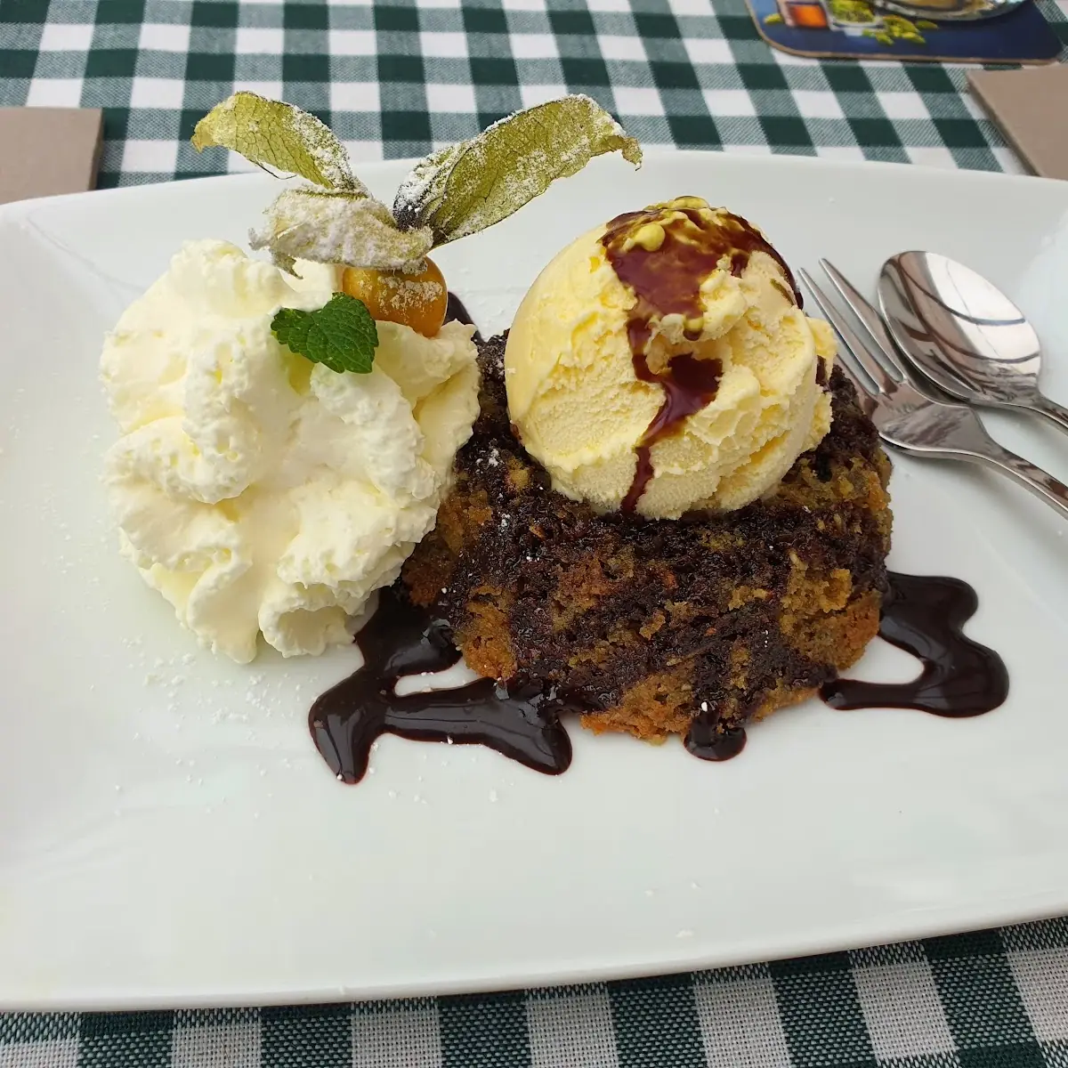 Kürbisküchlein Mit Vanilleeis Und Schlag