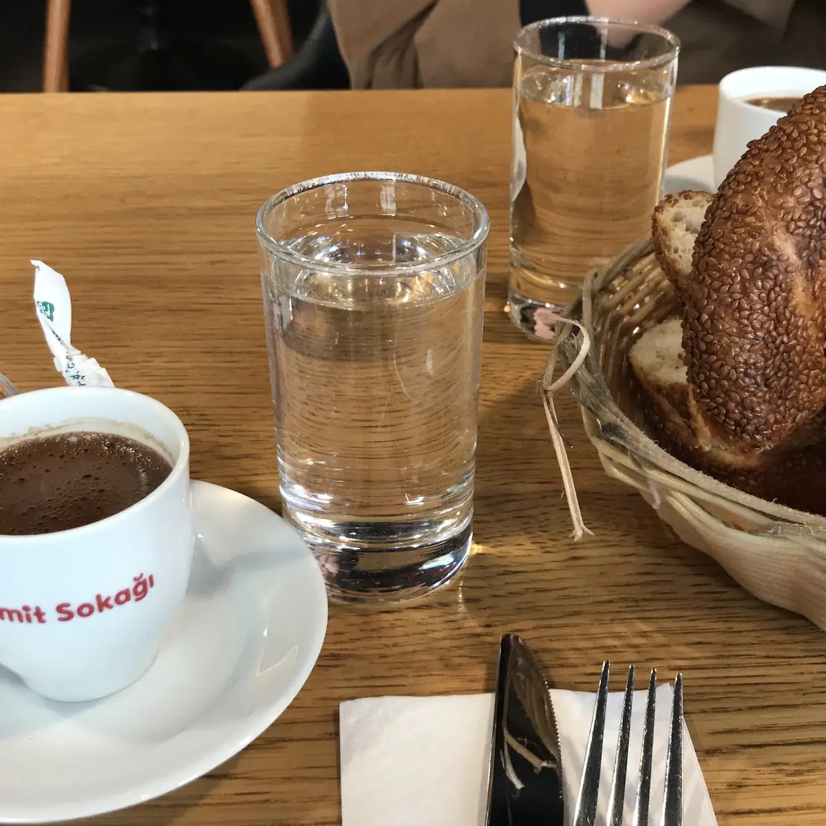 Su Böreği Domatesli Kaşar Peynirli Simit Çay