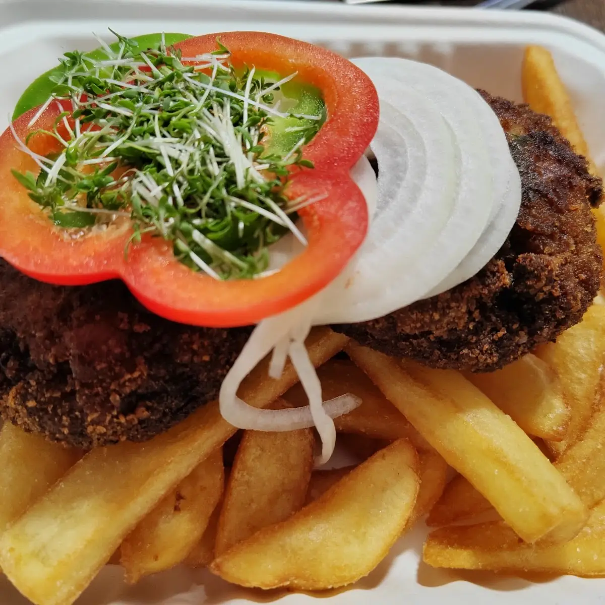 Fleischlaibchen Mit Pommes Take Away