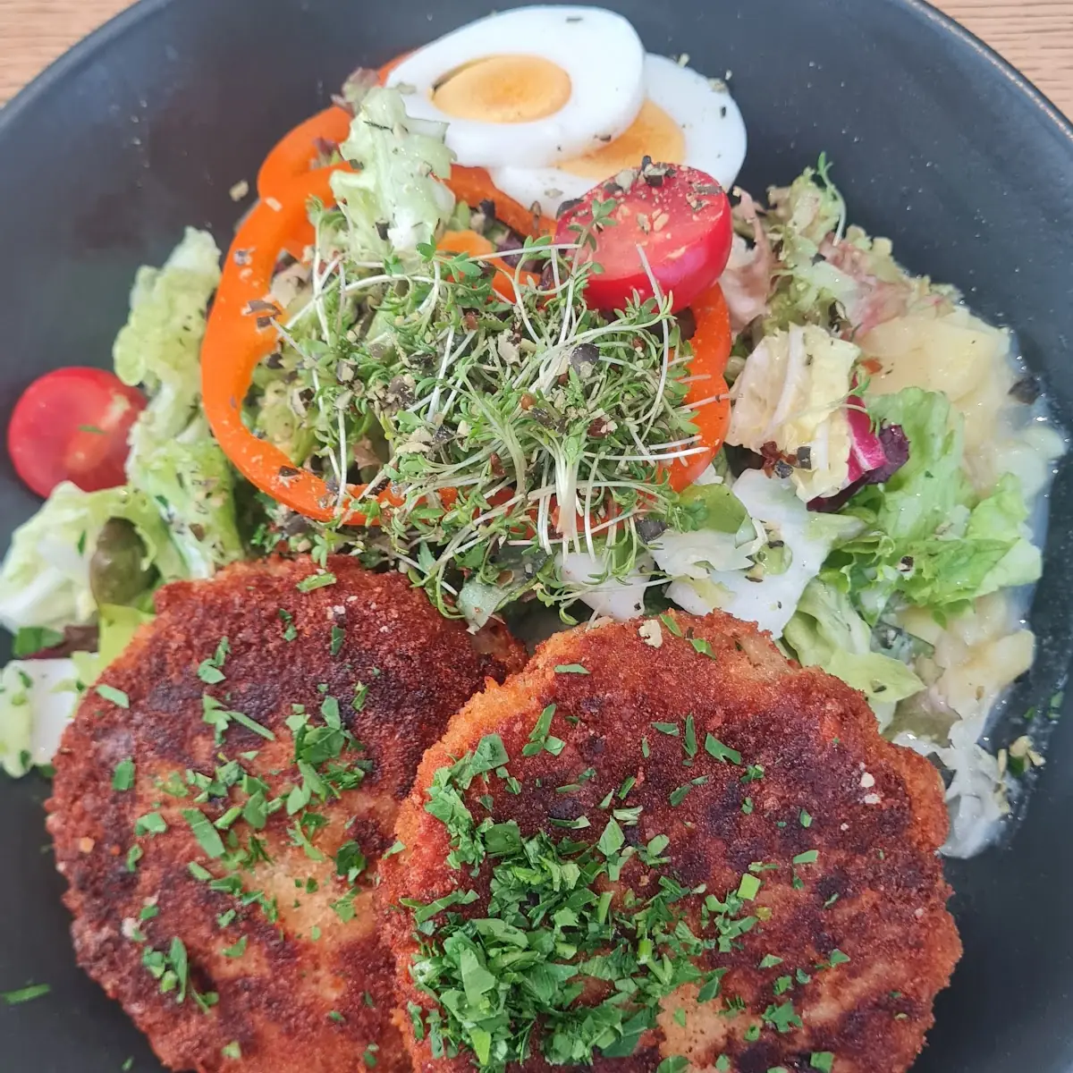 Kaspressknödel Mit Salat