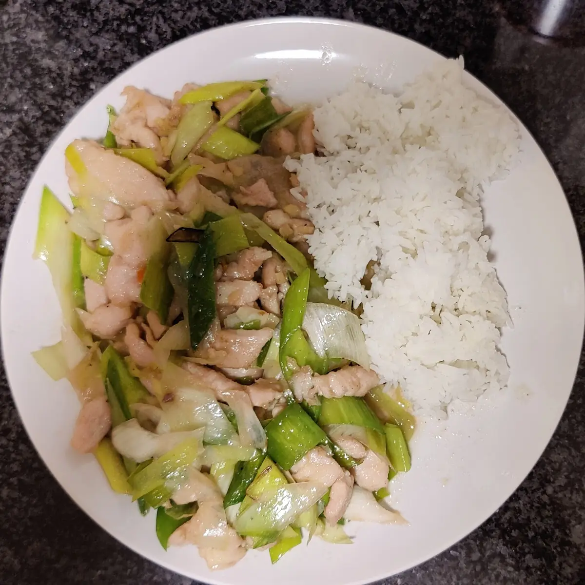 Hühnerfleisch Mit Lauch Und Ingwer