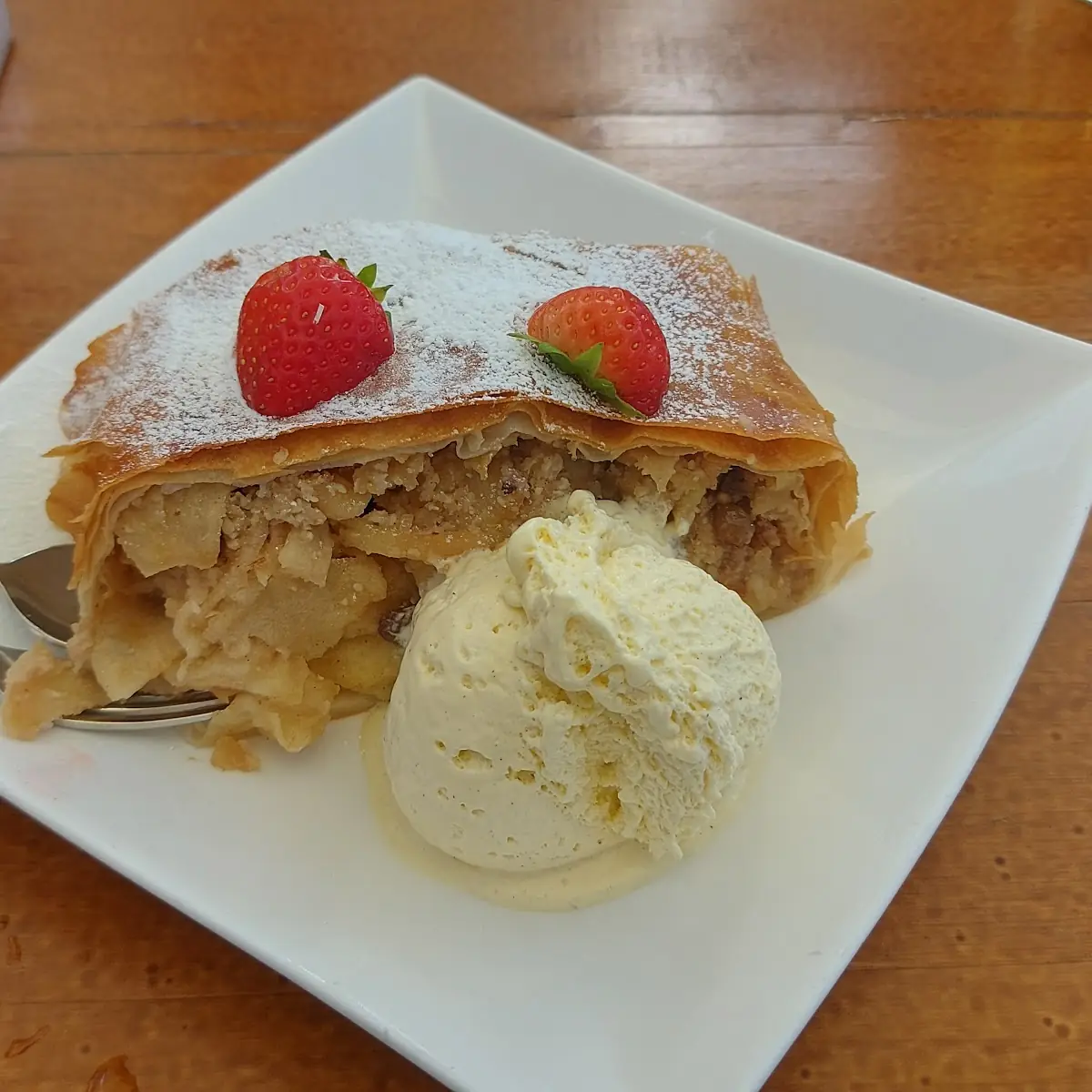 Apfelstrudel Mit Vanille Sosse