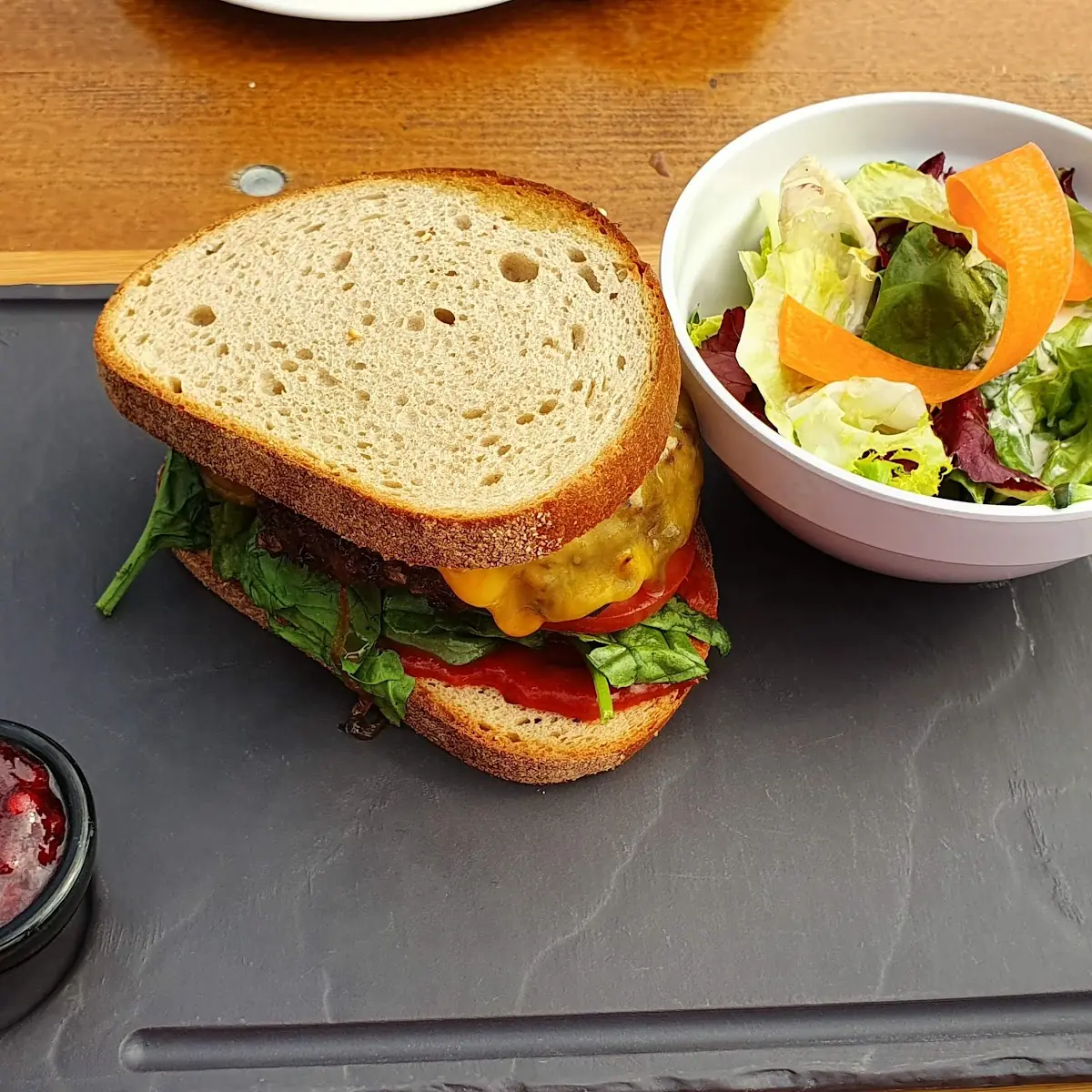 Hirschburger Mit Salat