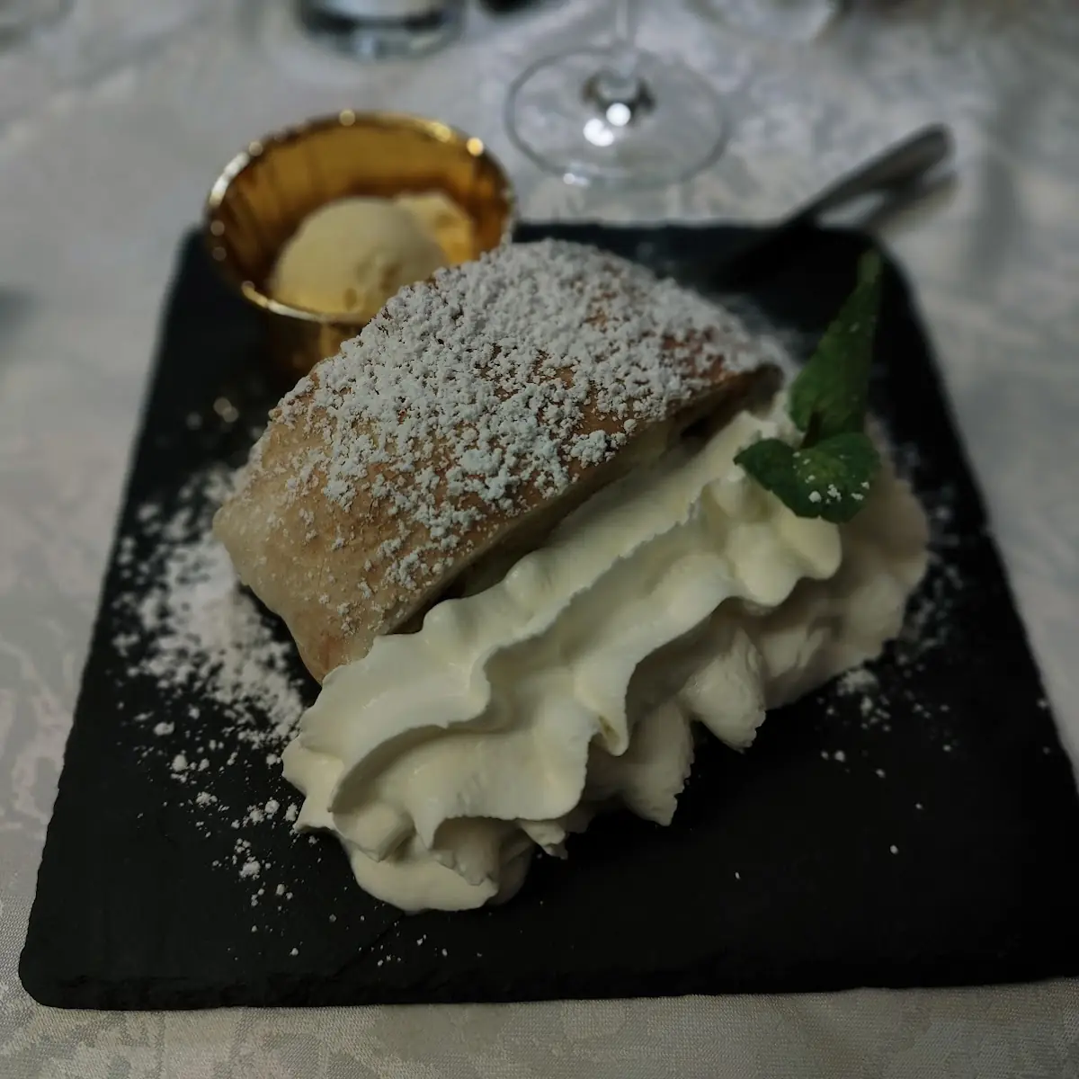 Hausgemachter Apfelstrudel