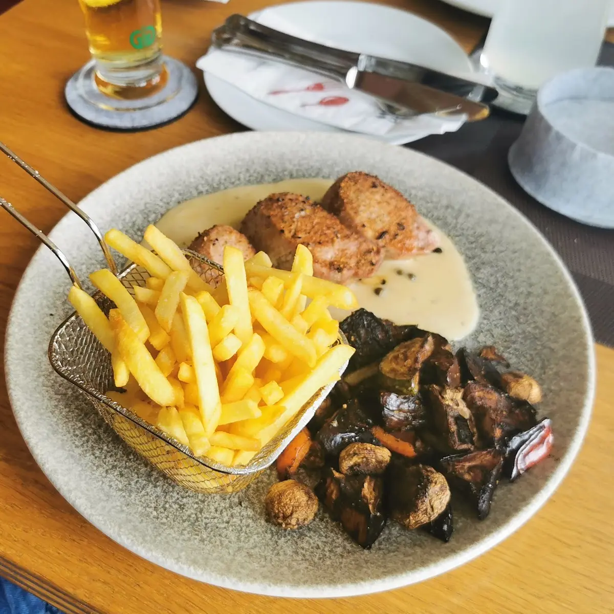 Schweinsmedallions Mit Pfeffersauce