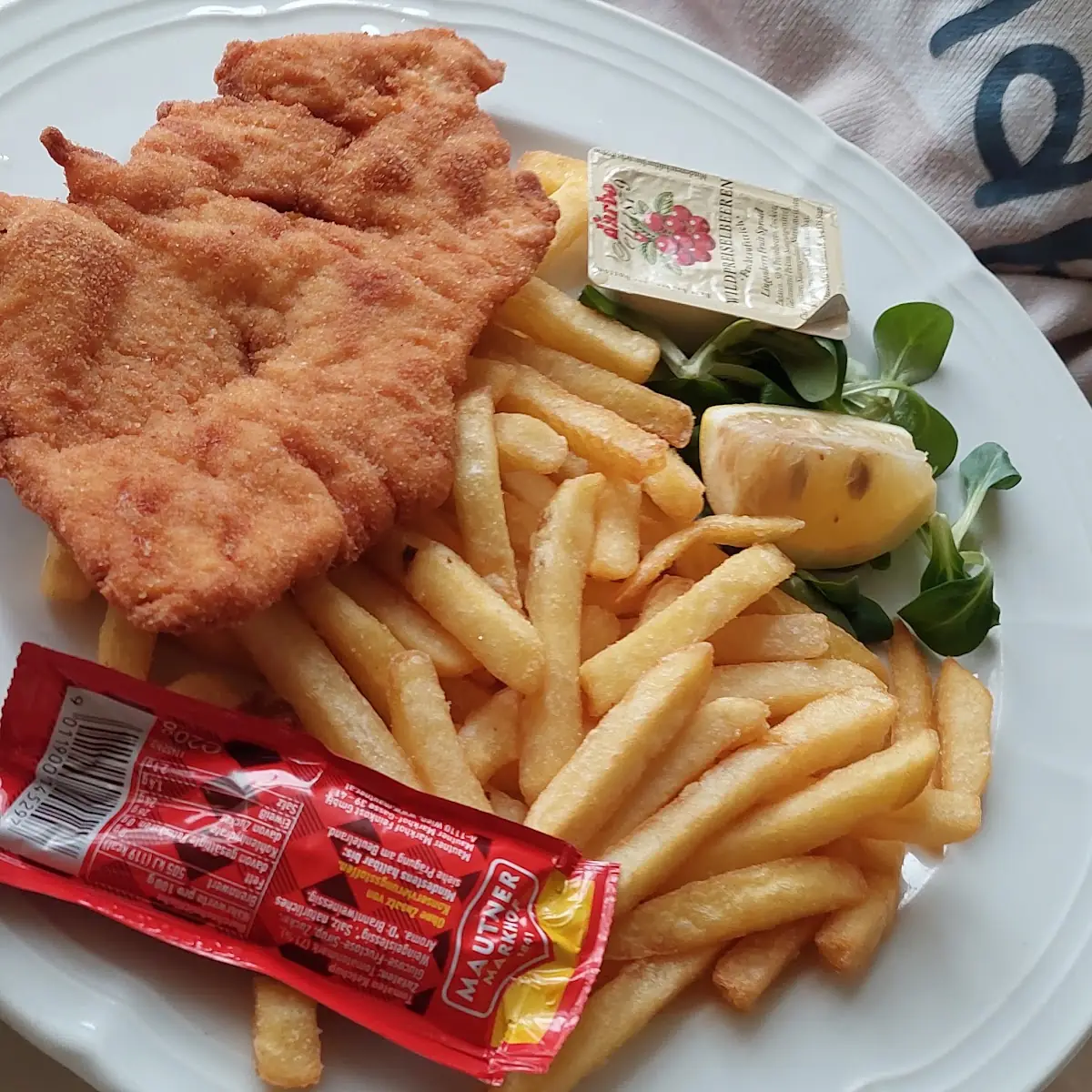 Wienerschnitzel Mit Pommes Frites