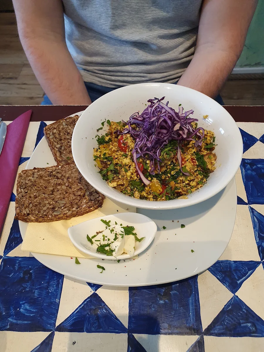 Gusta V- Salad